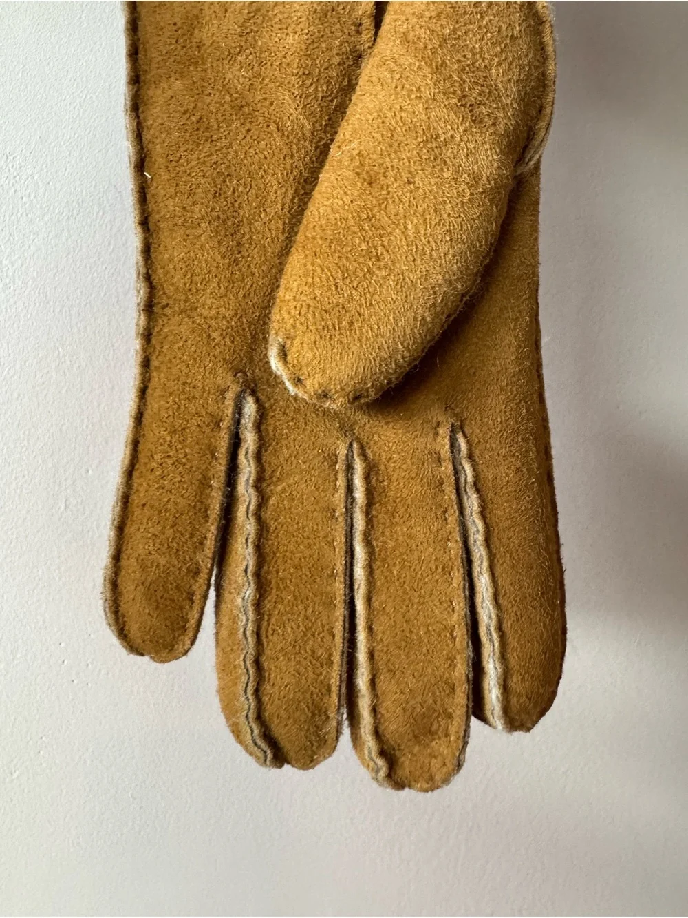 UGG Women’s Igloo Suede Sheepskin Shearling Lined Gloves Chestnut Size Small